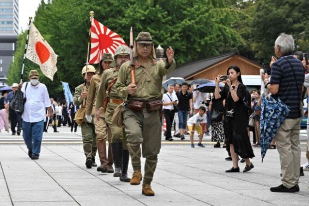 皇軍服に旭日旗··· 帝国主義を追想する日本の極右たち＝韓国の反応