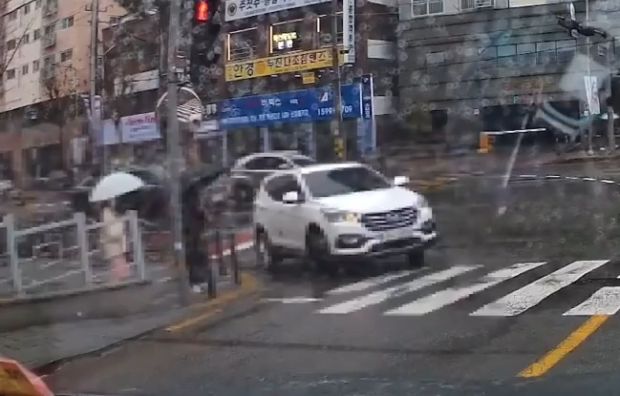 韓国人「車載カメラが捉えた身勝手すぎる韓国人の行動」