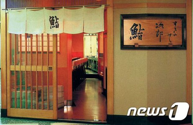 韓国人「いまだに現役で働いているという日本の99歳の最高の寿司職人」