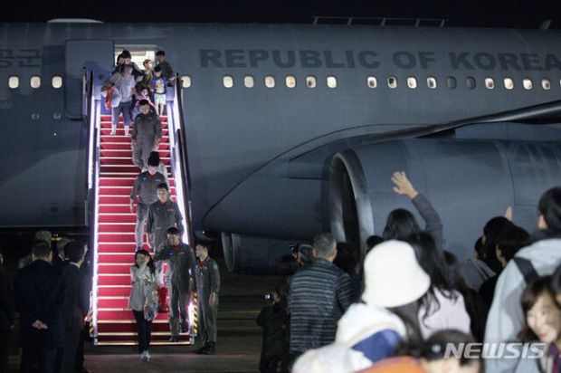 日本人51人を乗せた韓国の輸送機…日本のネチズンたち「韓国に感謝」＝韓国の反応