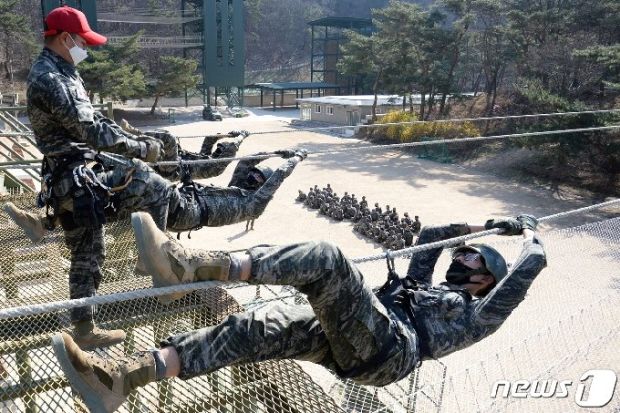 韓国人「最近の韓国軍の遊撃訓練」