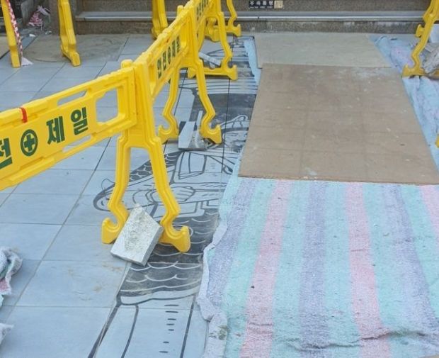 「日本人が李舜臣の絵を踏む」抗議で歩道タイルわずか3日で交換＝韓国の反応