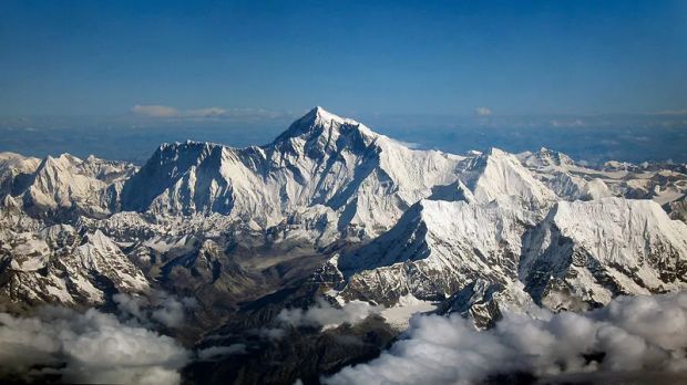 韓国人「衝撃的なエベレスト山頂の光景」