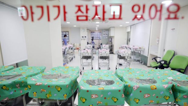 韓国の出生児、わずか10年で半分に…「出生率1位」世宗市も1.0人台割れる＝韓国の反応