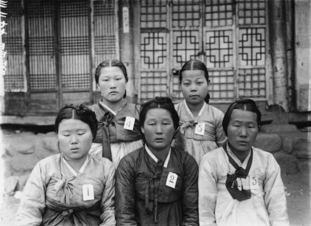 韓国人「整形、化粧がなかった時代の韓国人女性の平均顔」