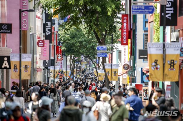 韓国人「街で見る韓国人男性の平均身長が180cmである理由」