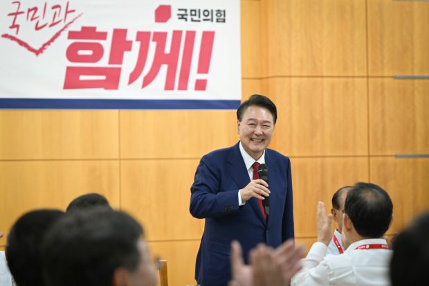韓国人「尹錫悦の支持率21％…歴代最低」