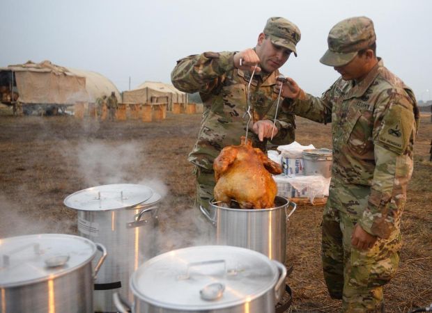 韓国人「あまりにも韓国軍と比較される米軍の食事を見てみよう」