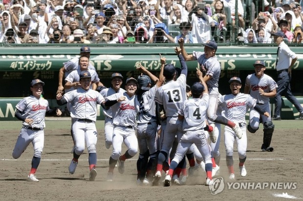 韓国系京都国際高校、日本の甲子園で初優勝···韓国語の校歌でフィナーレ＝韓国の反応